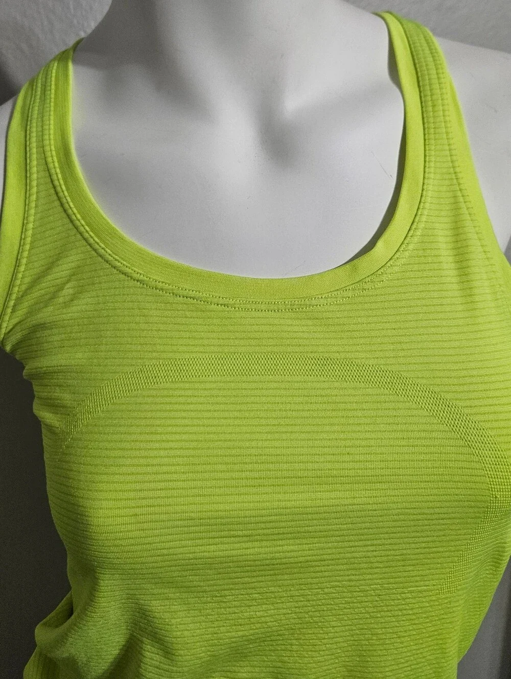 Lululemom Women’s Switftly Neon Lime Racerback Tank Top Size 4